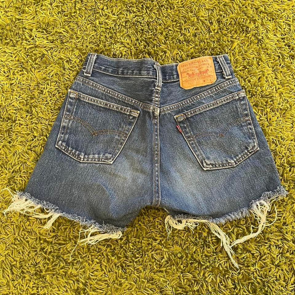 vintage 90s y2k LEVI’S denim shorts