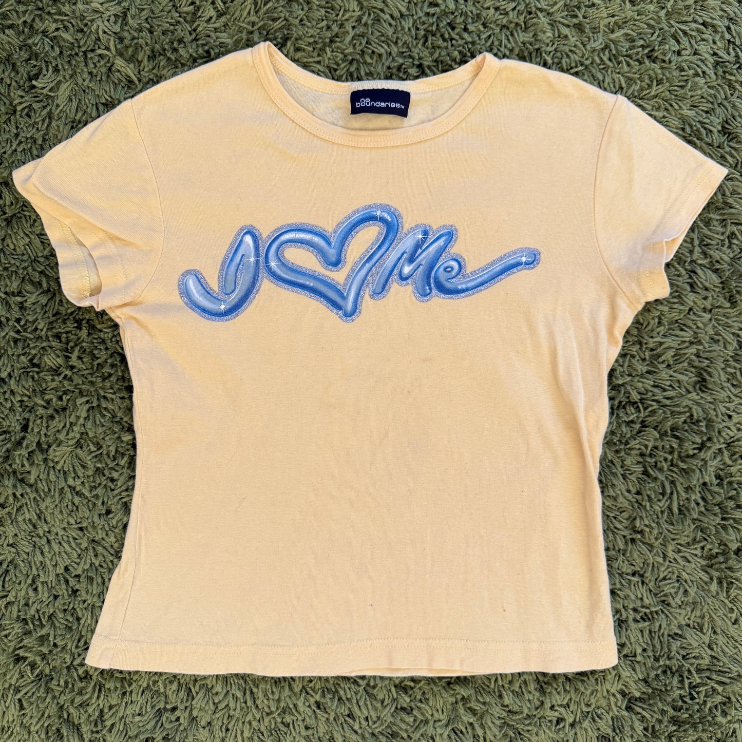 unique vintage whimsy 90s y2k NO BOUNDARIES graphic baby tee