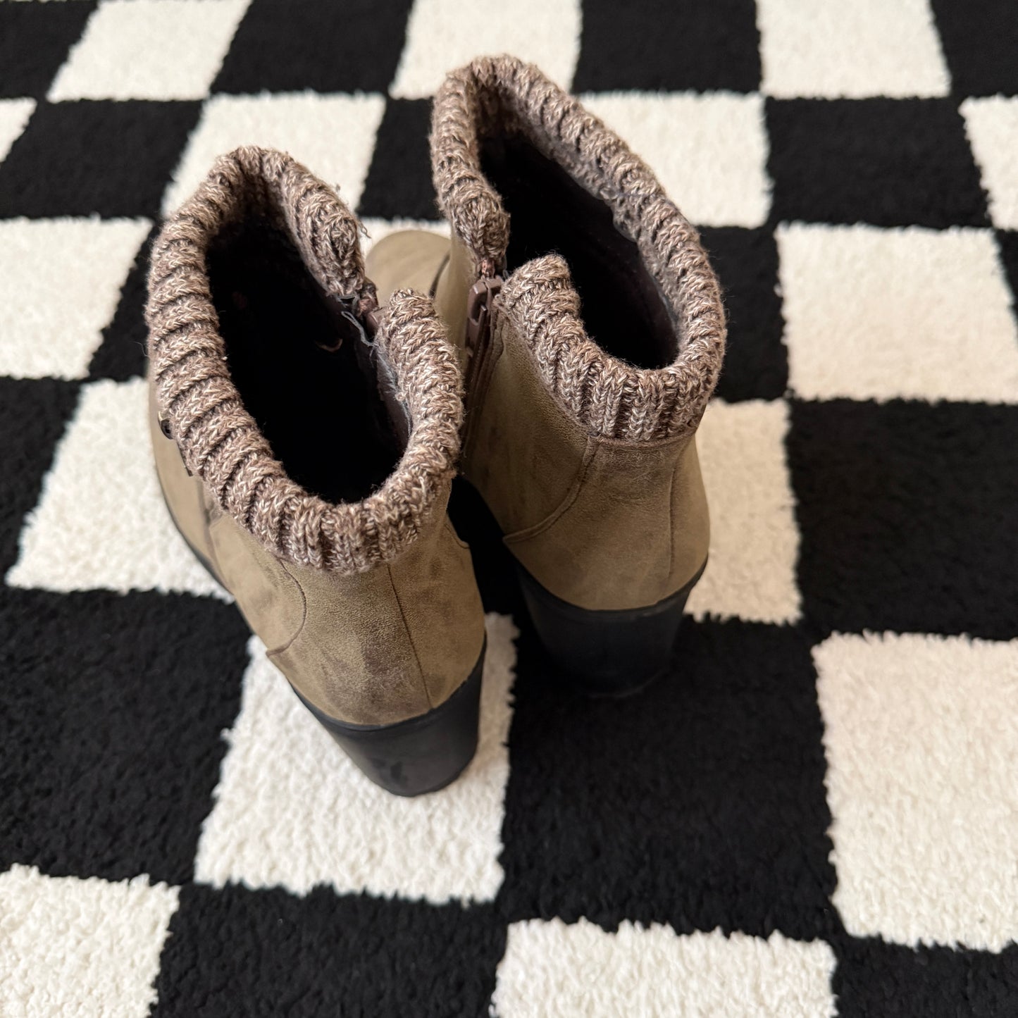 vintage whimsical 90s y2k chunky platform boots