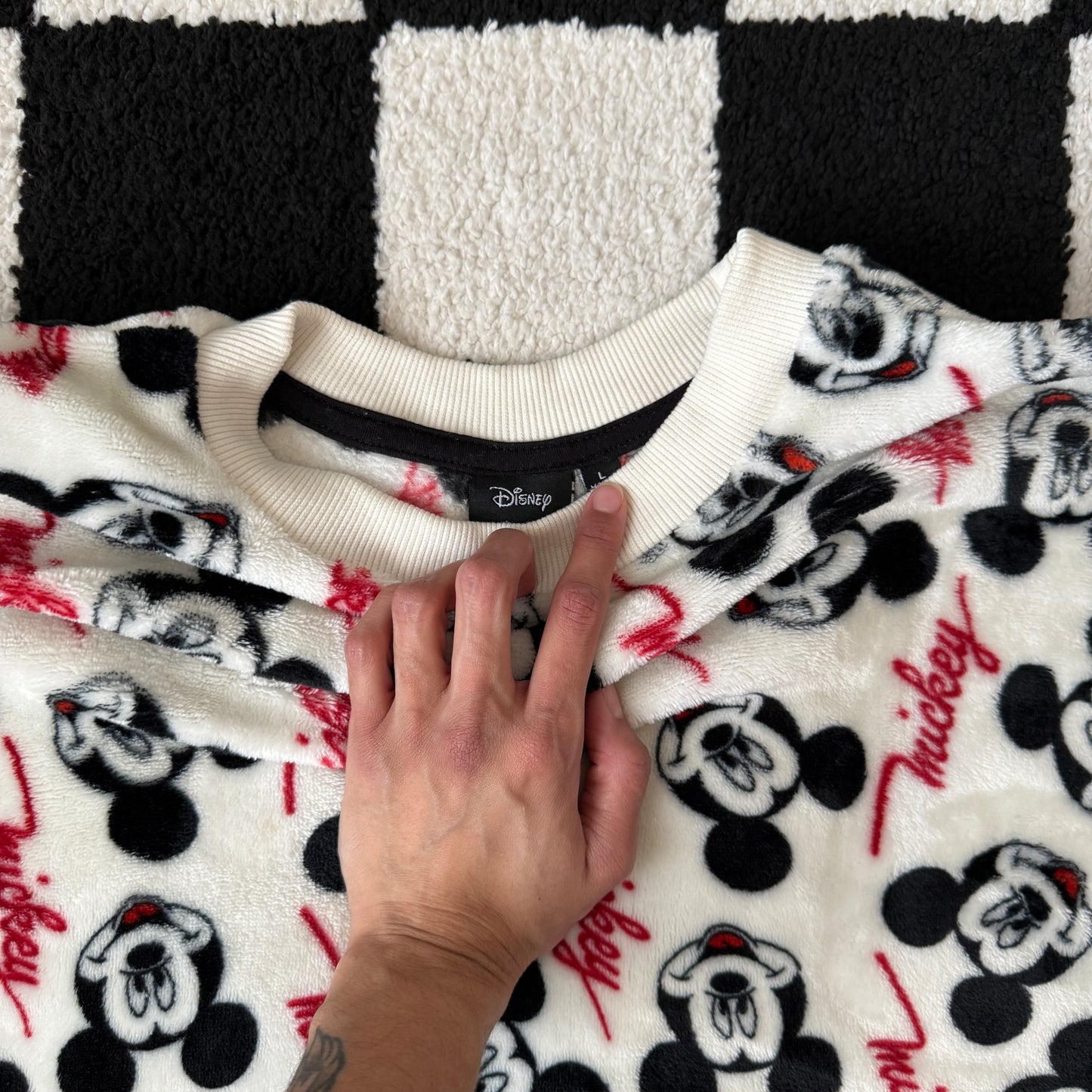 whimsical 90s y2k DISNEY graphic pullover sweatshirt