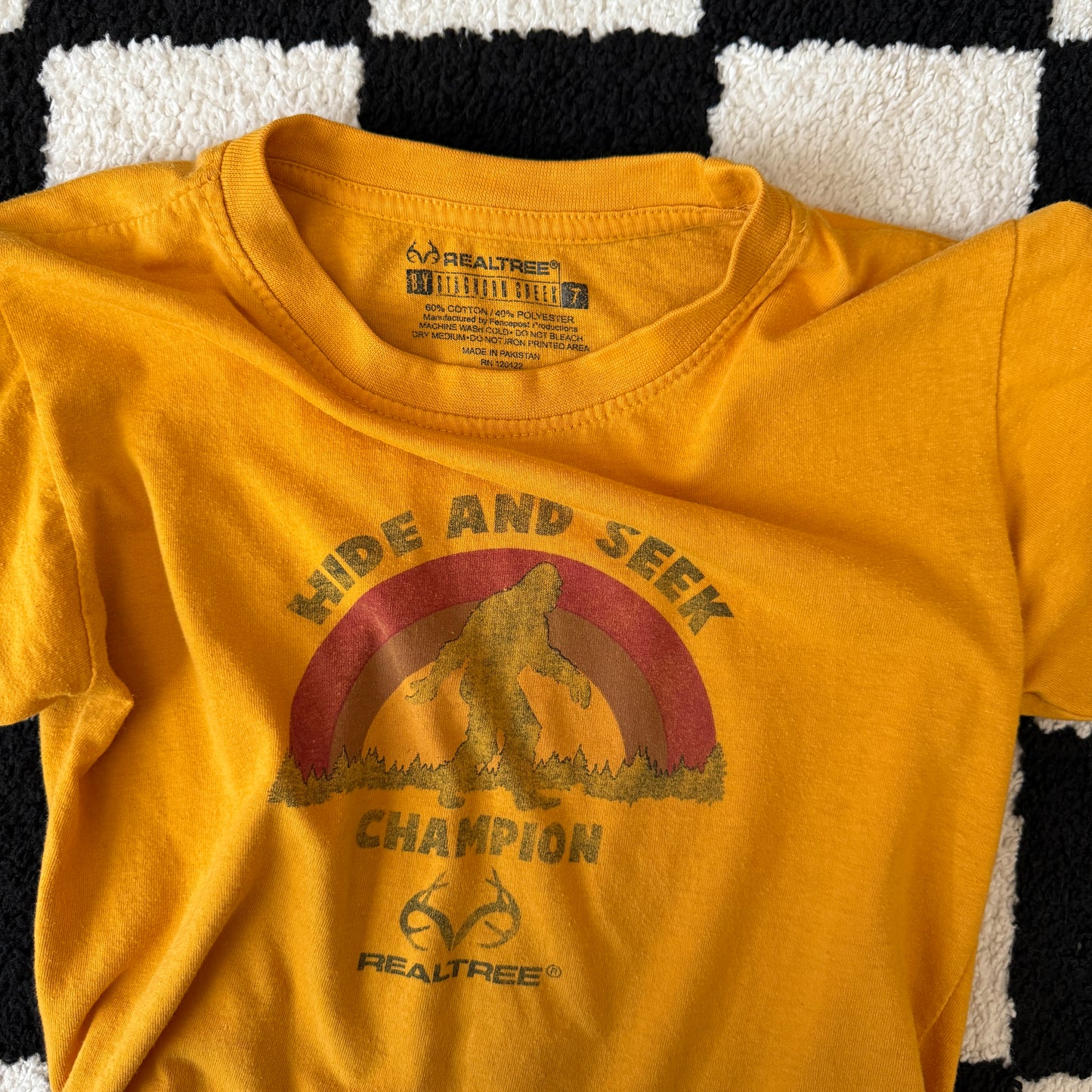 unique vintage whimsy 90s y2k REALTREE graphic baby tee