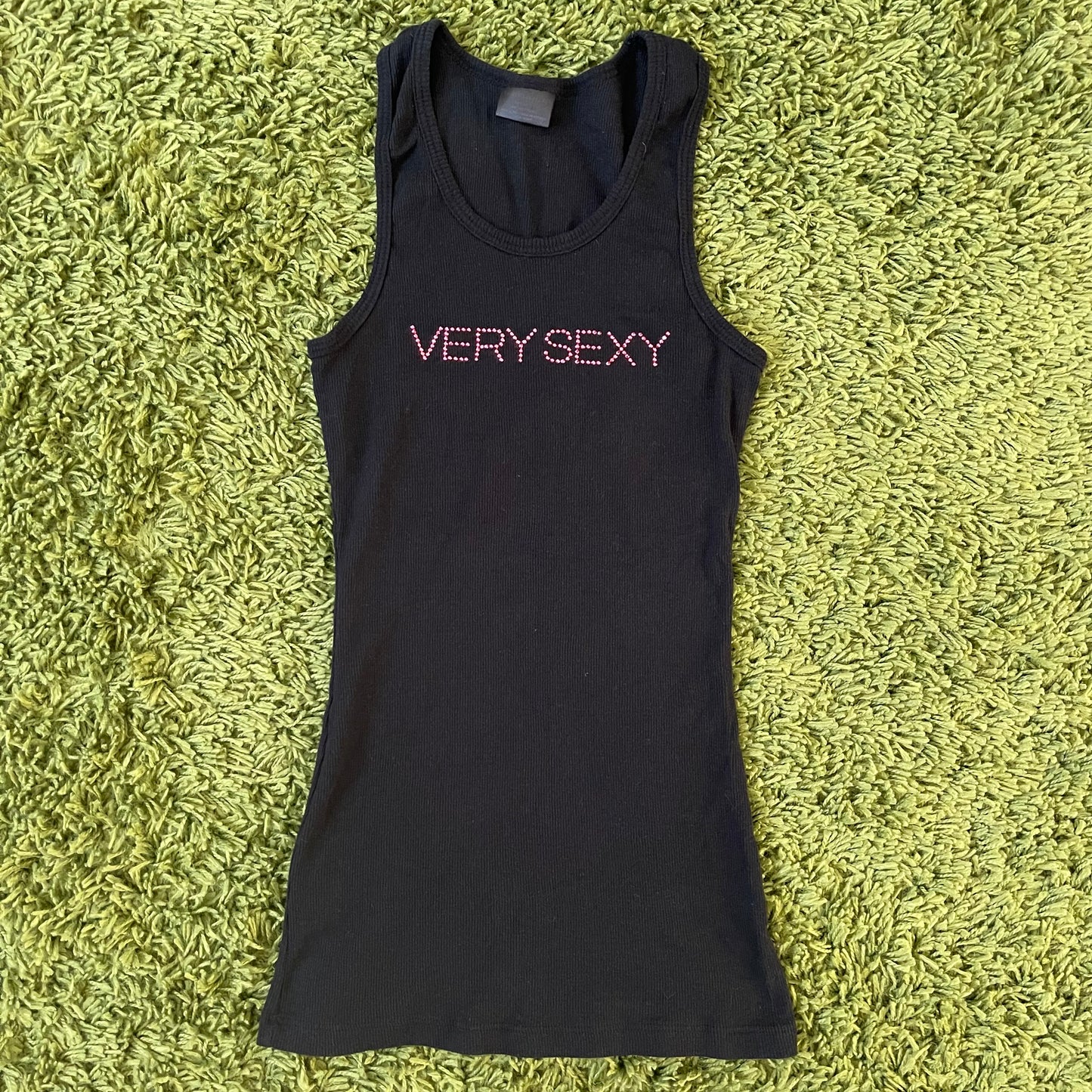 ribbed “VERY SEXY” graphic tank top