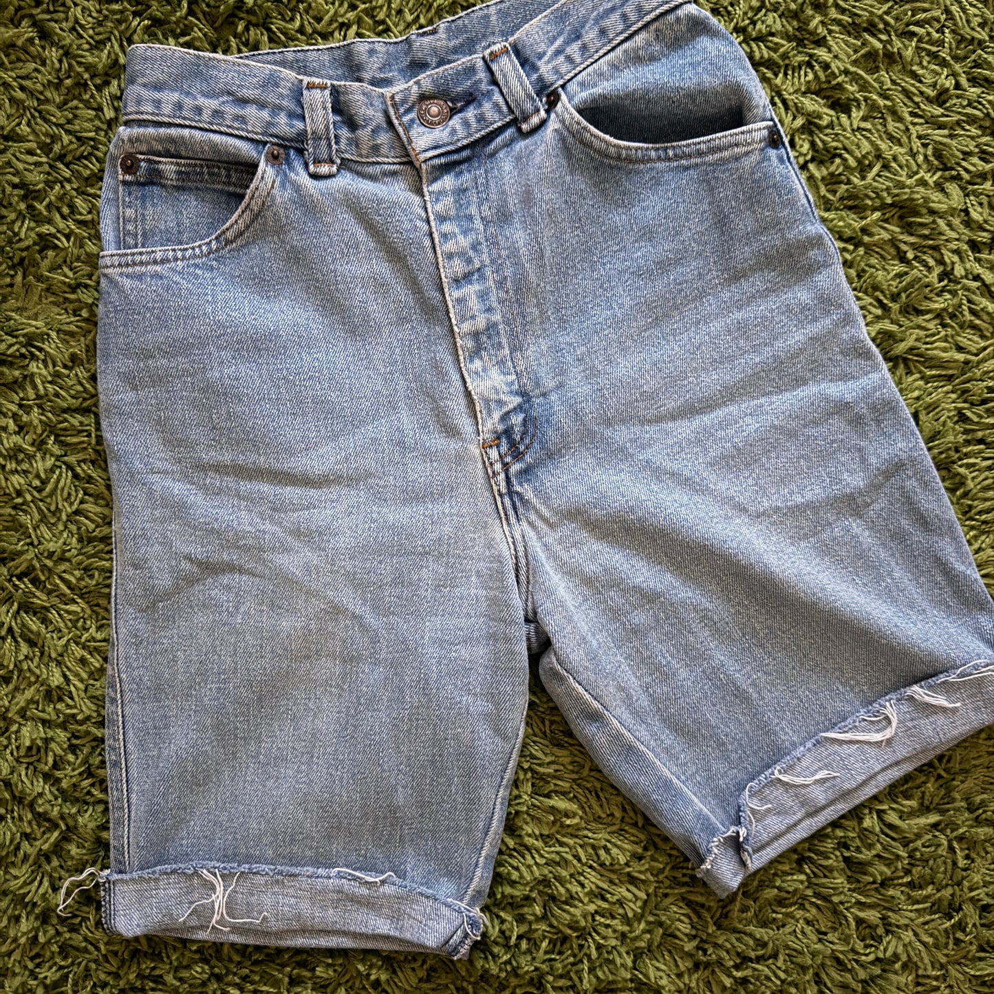 vintage whimsy 90s y2k LEVI’S denim bermuda shorts