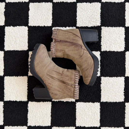 vintage whimsical 90s y2k chunky platform boots