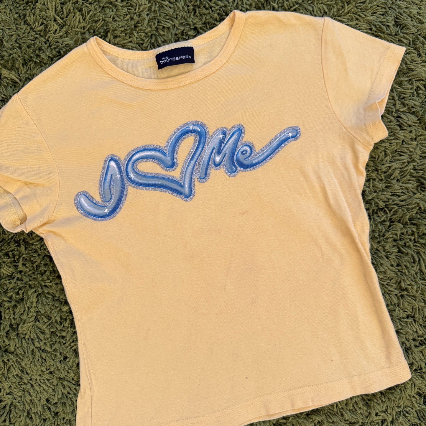 unique vintage whimsy 90s y2k NO BOUNDARIES graphic baby tee