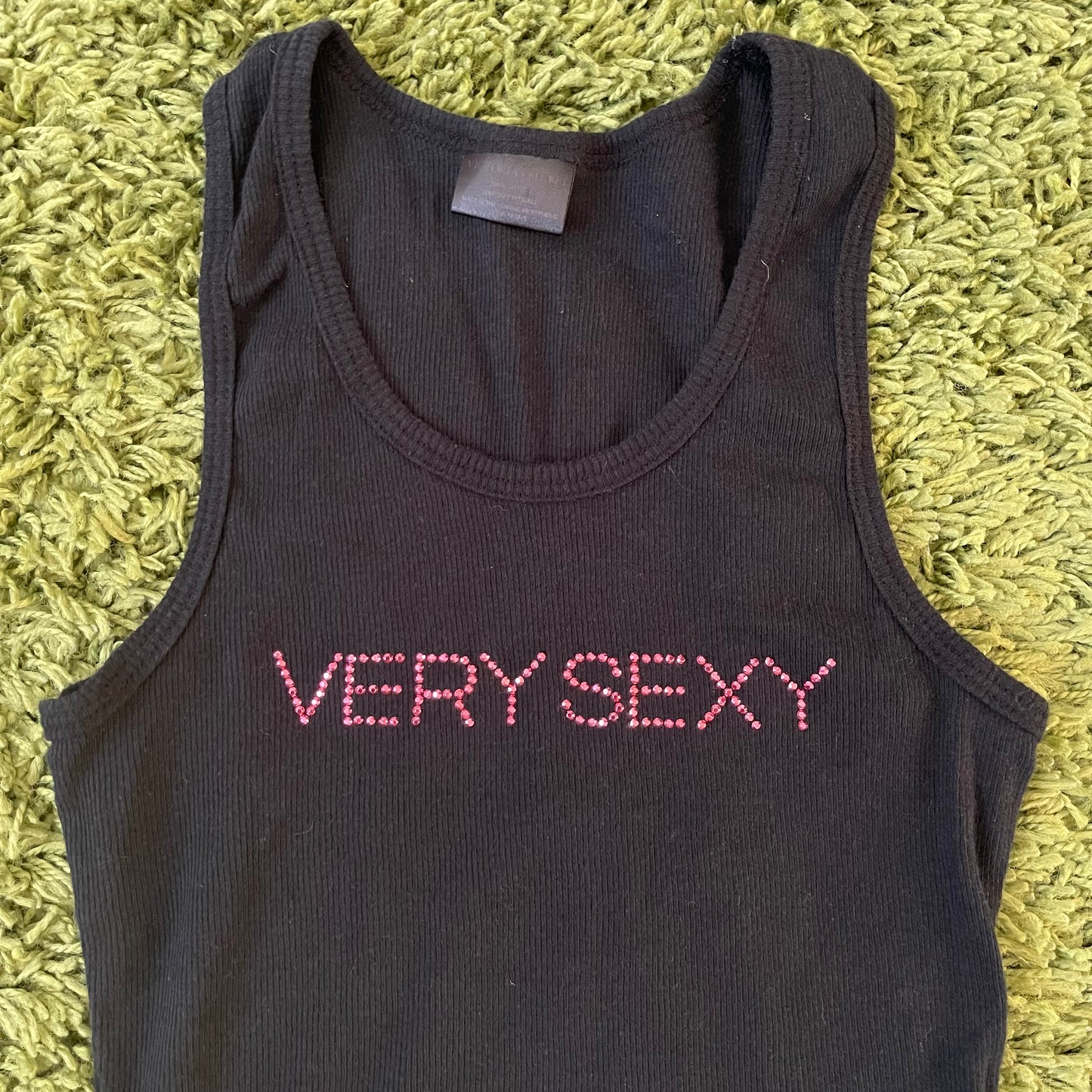 ribbed “VERY SEXY” graphic tank top