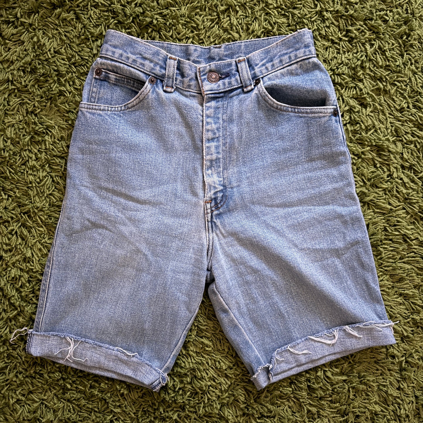 vintage whimsy 90s y2k LEVI’S denim bermuda shorts