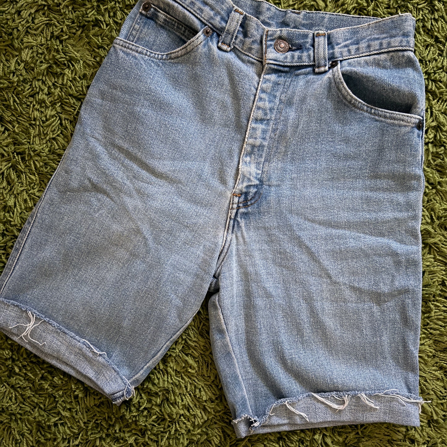 vintage whimsy 90s y2k LEVI’S denim bermuda shorts