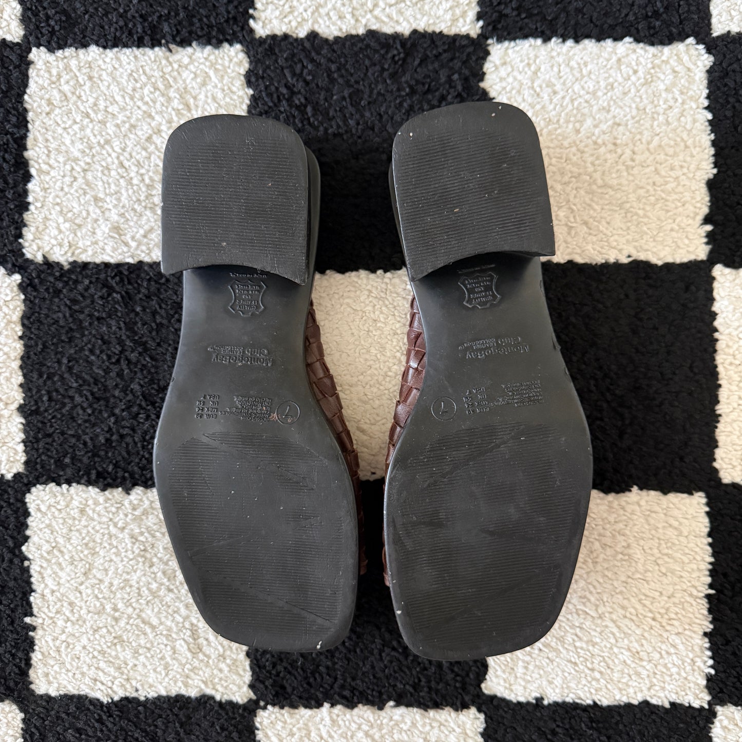 unique vintage whimsical 90s y2k MONTEGO BAY CLUB haurache chunky mule sandals