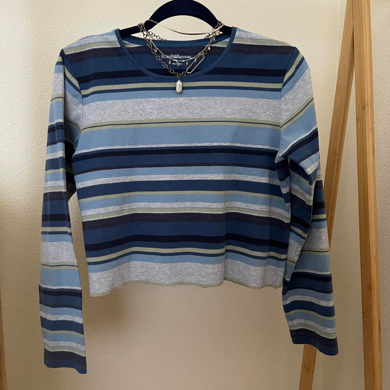 striped sleeved top